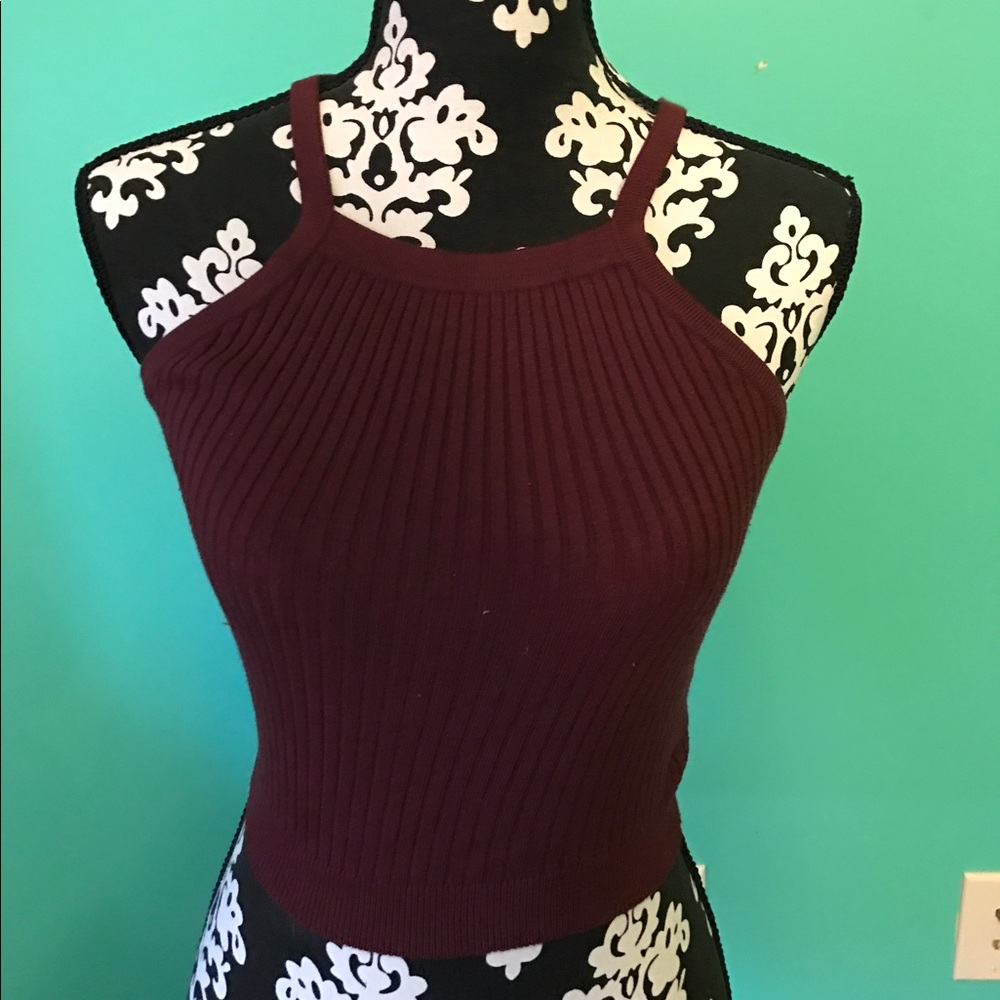 maroon crop top