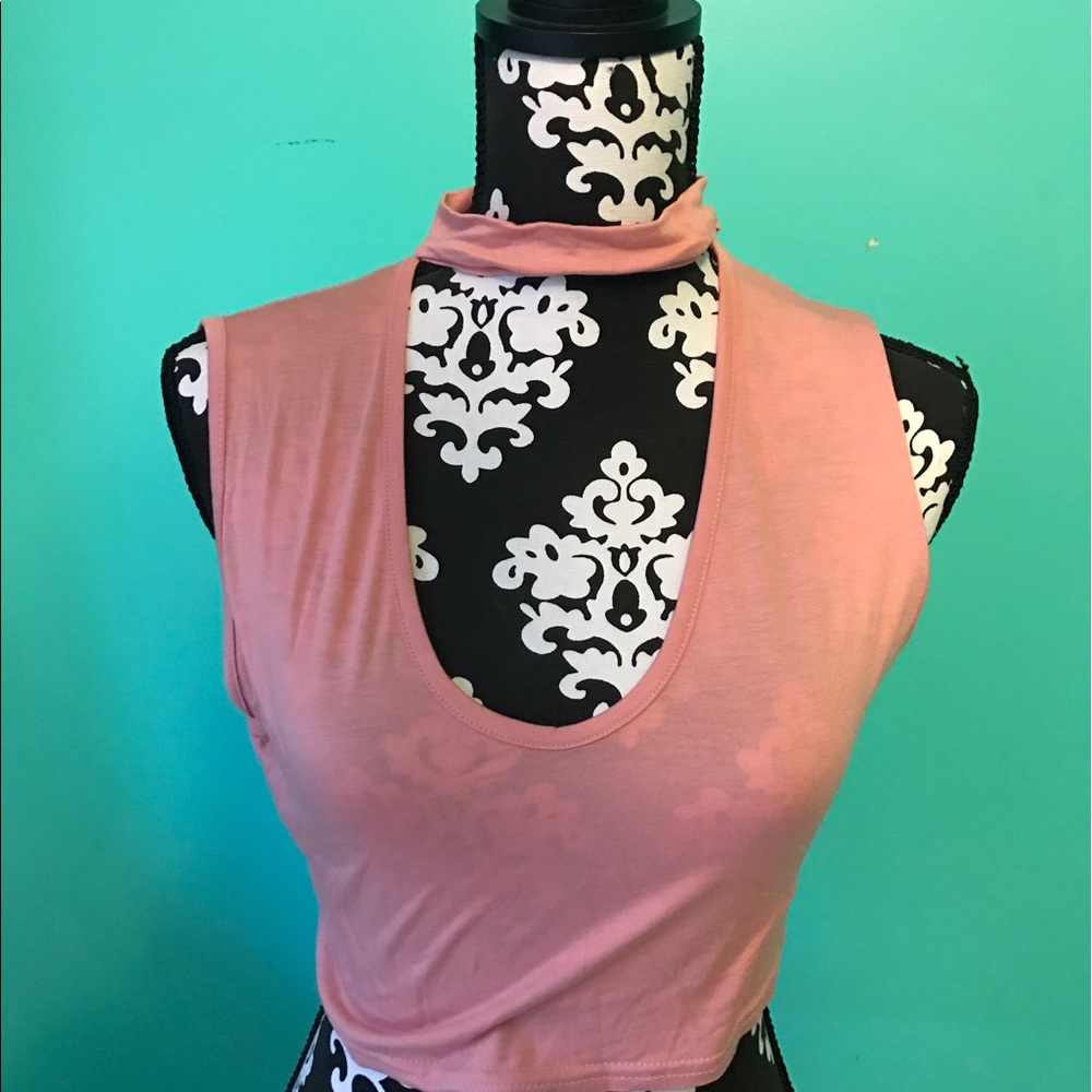pink boohoo crop top