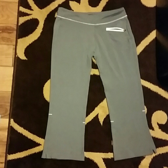 ALO Yoga pants - Picture 2 of 3