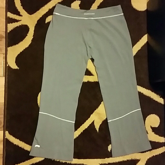 ALO Yoga pants - Picture 3 of 3