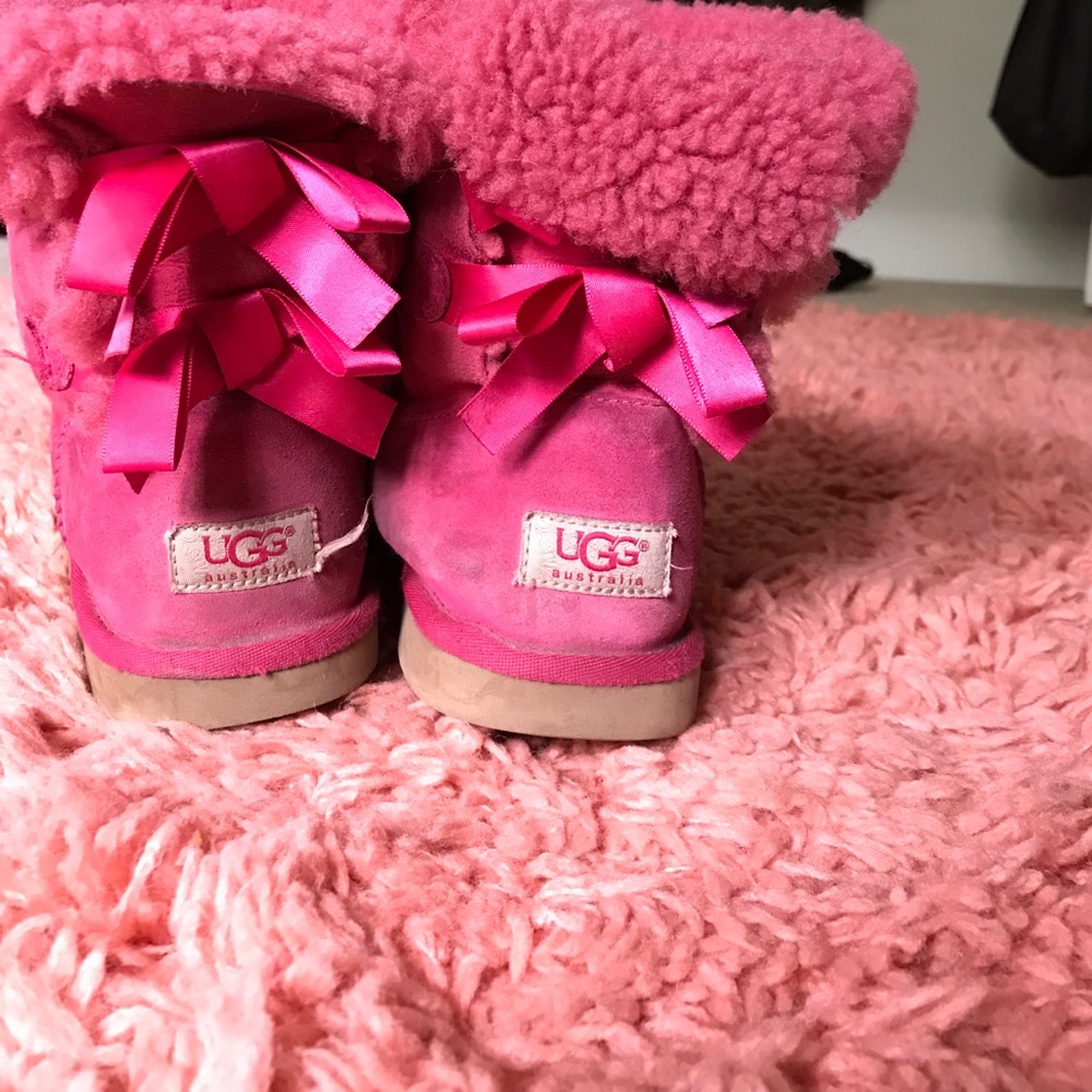 pink bow uggs