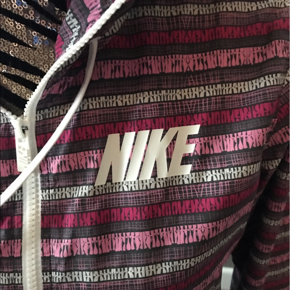 NikeLab Arrow Jacket - Picture 2 of 3