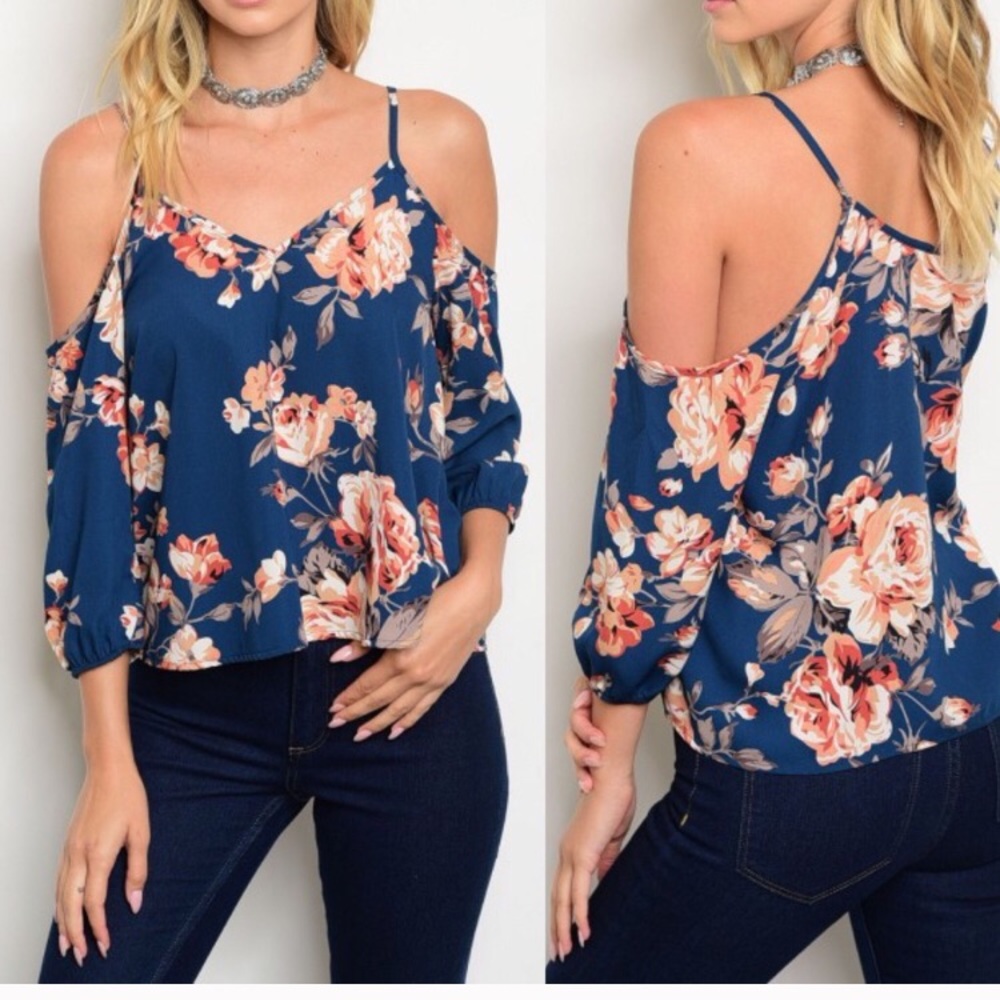 🌺 Floral Cold Shoulder top. 🌺