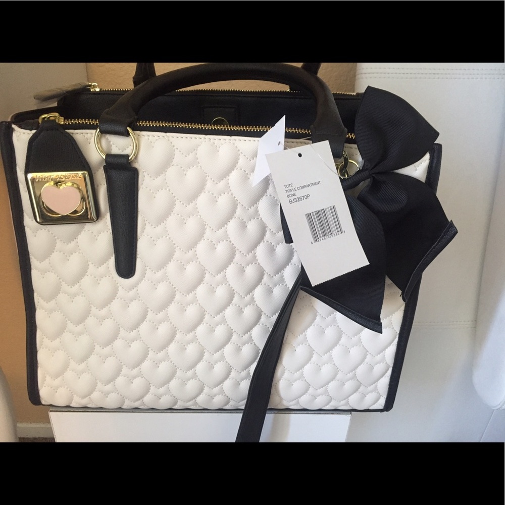Super cute Betsey Johnson bag! 🎀