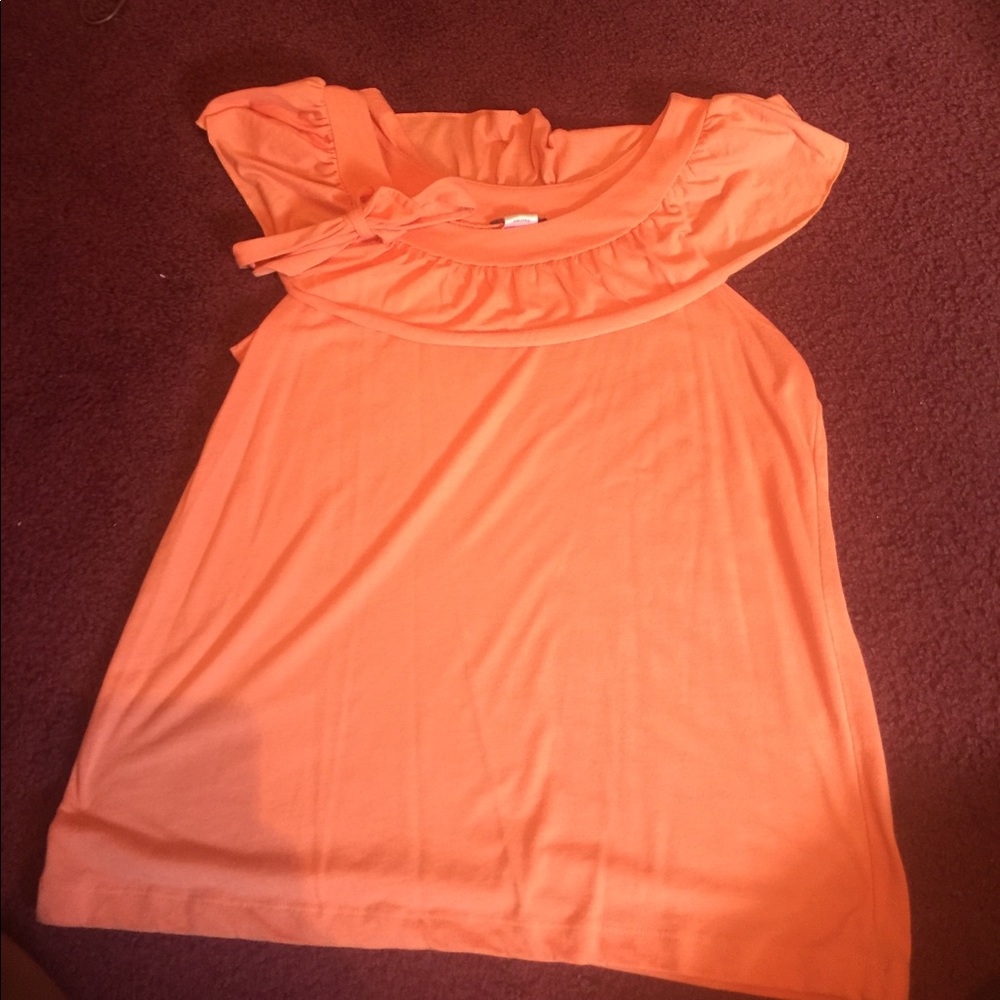 Cute peachy shirt!