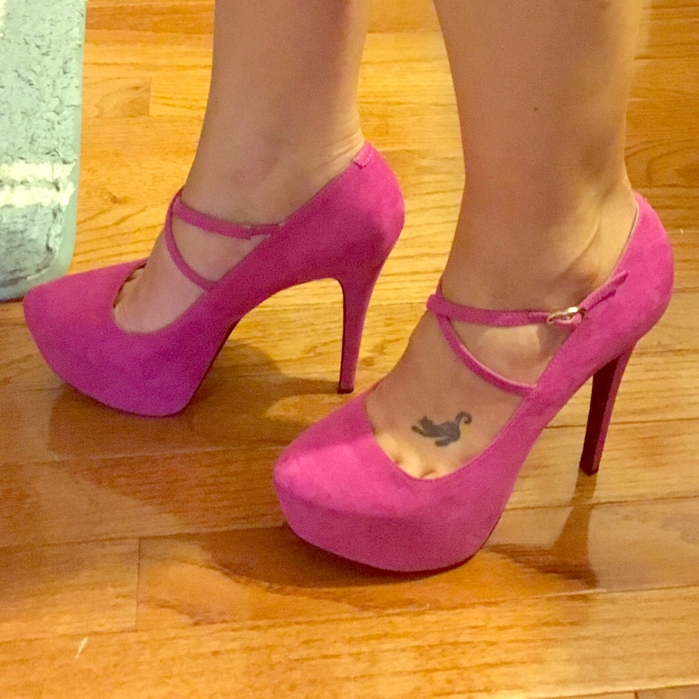 Pink pumps