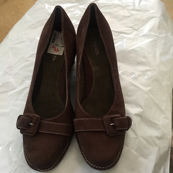 Aerosoles size 9 1/2 brown suede shoes - Picture 2 of 6