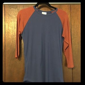 Like new Small LuLaRoe Randy tee