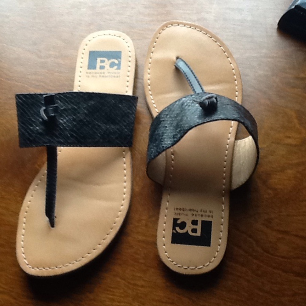 Flat sandals
