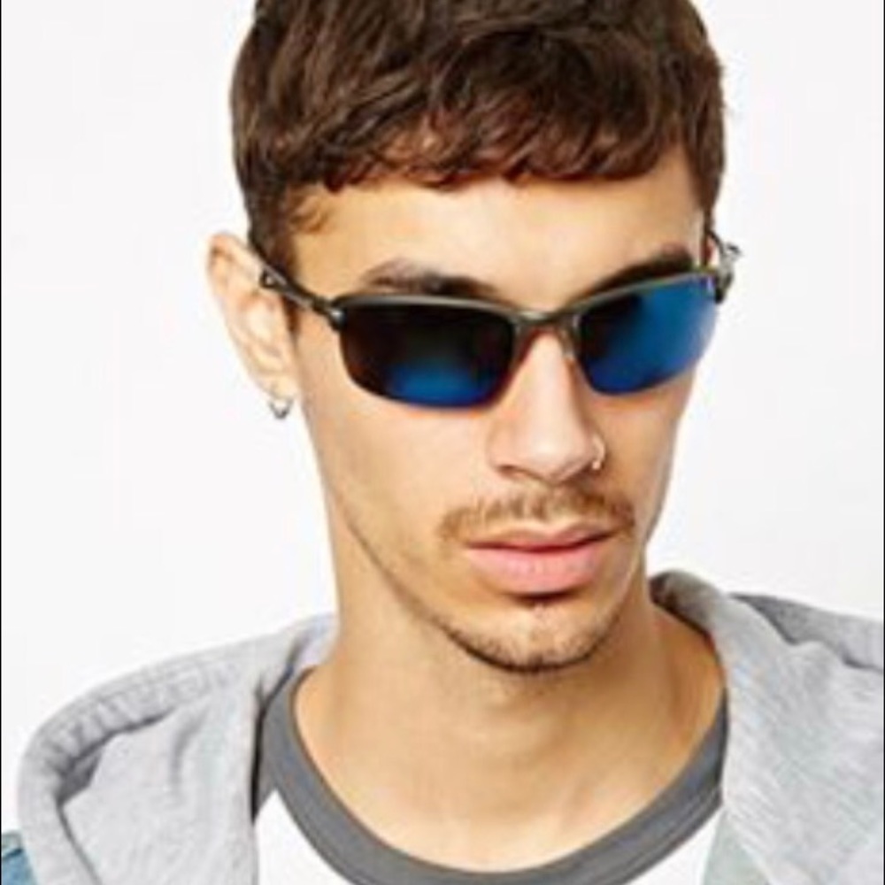 💯 authentic Oakley sunglasses