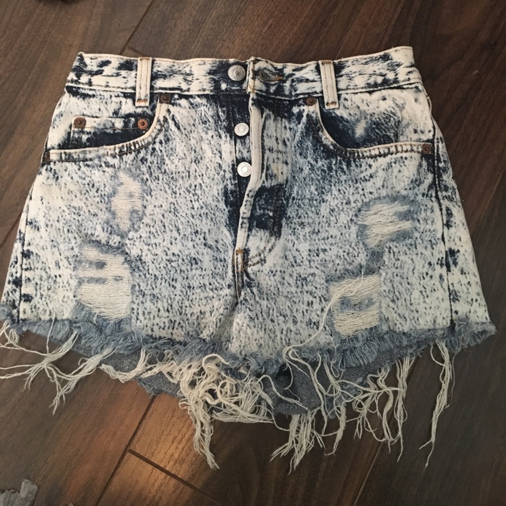 Acid wash highwasted Jean shorts by LEVI