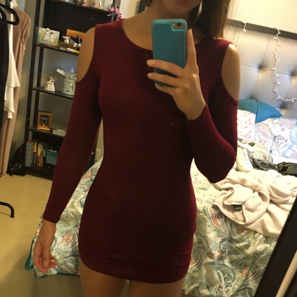 Cold shoulder burgundy Bodycon