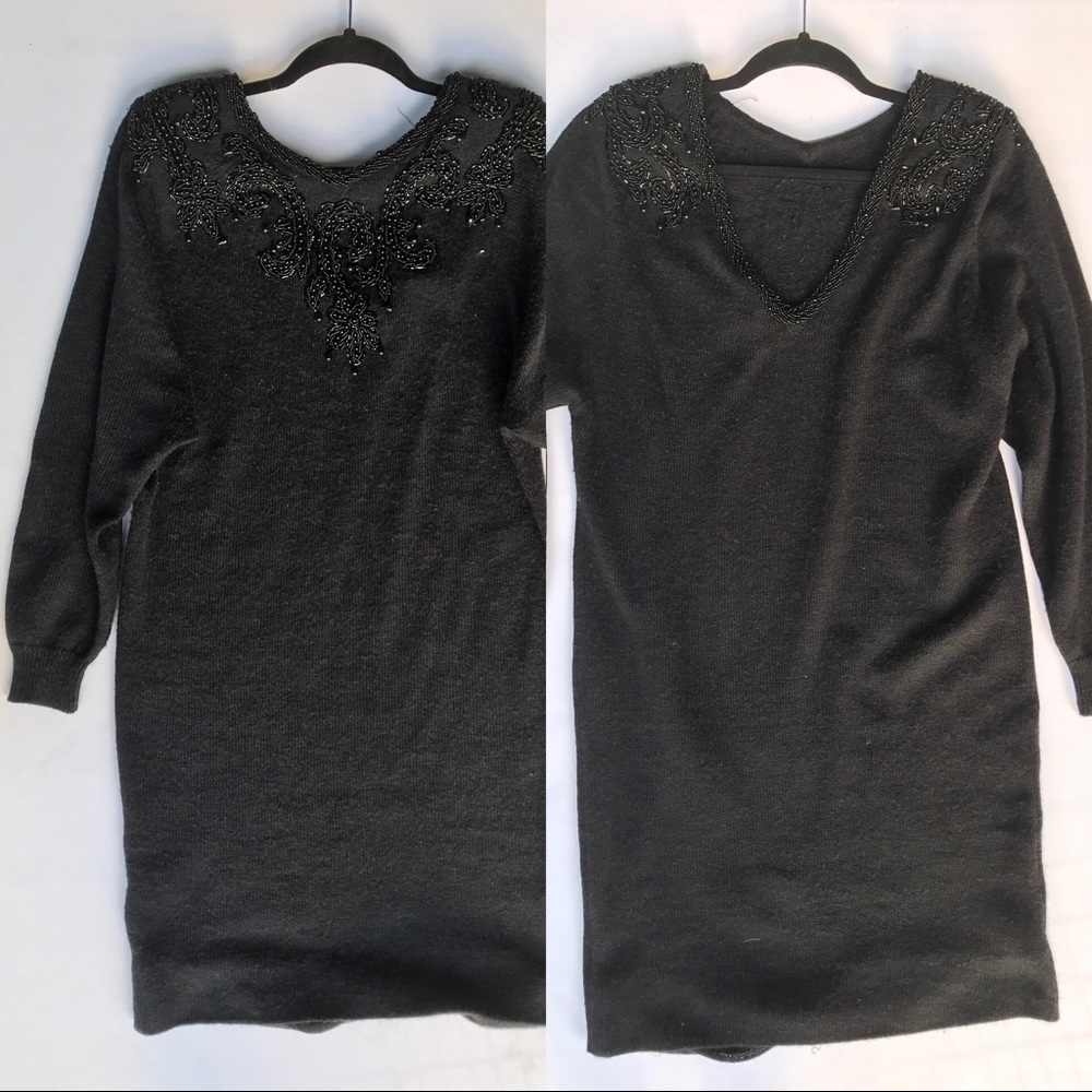 🙃Gorgeous beaded sweater tunic