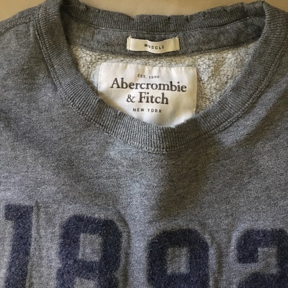 Abercrombie and Fitch sweater. Large size - Picture 2 of 2