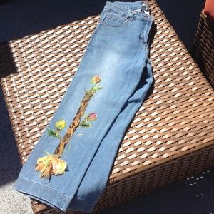 Embroidered Cropped Jeans