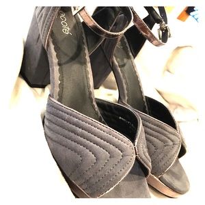 Ecote Suede Grey heels, size 8