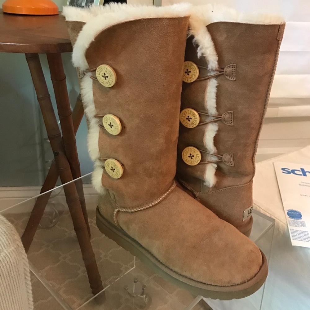 Tall bailey button uggs