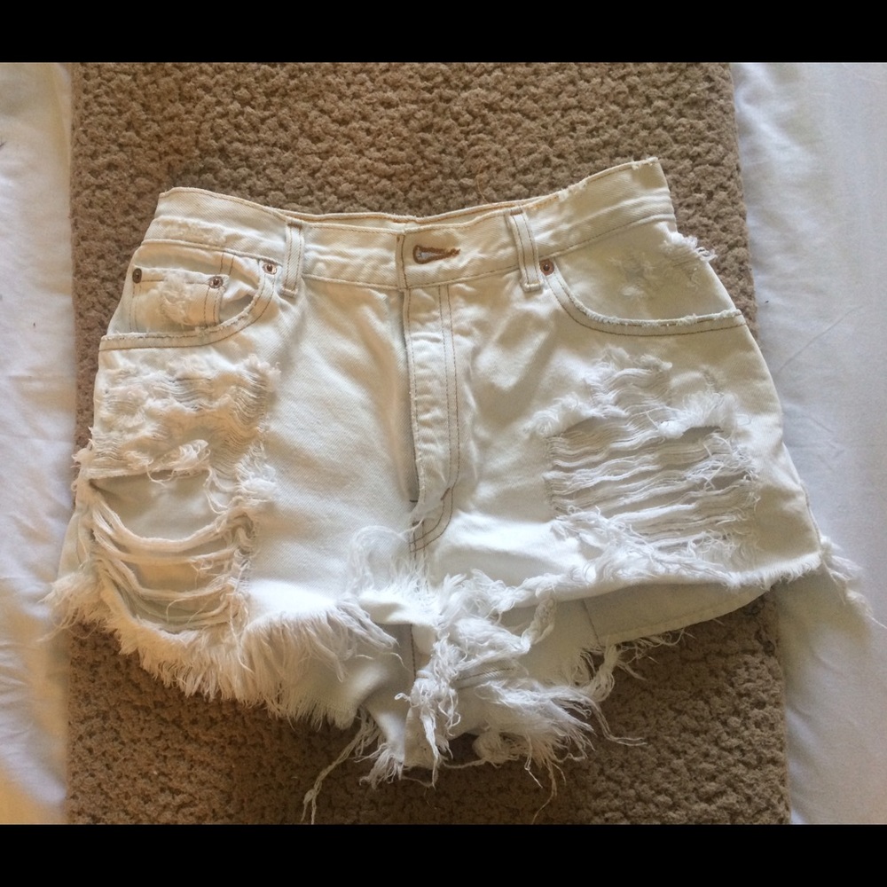 Levi's distressed shorts - Furst of a Kind from LF