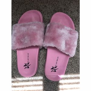 ✨SOLD✨Fur Slides