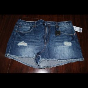 Denim shorts, new with tags!