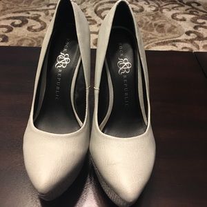 Rock Republic Gray Heels (Size 6 1/2)