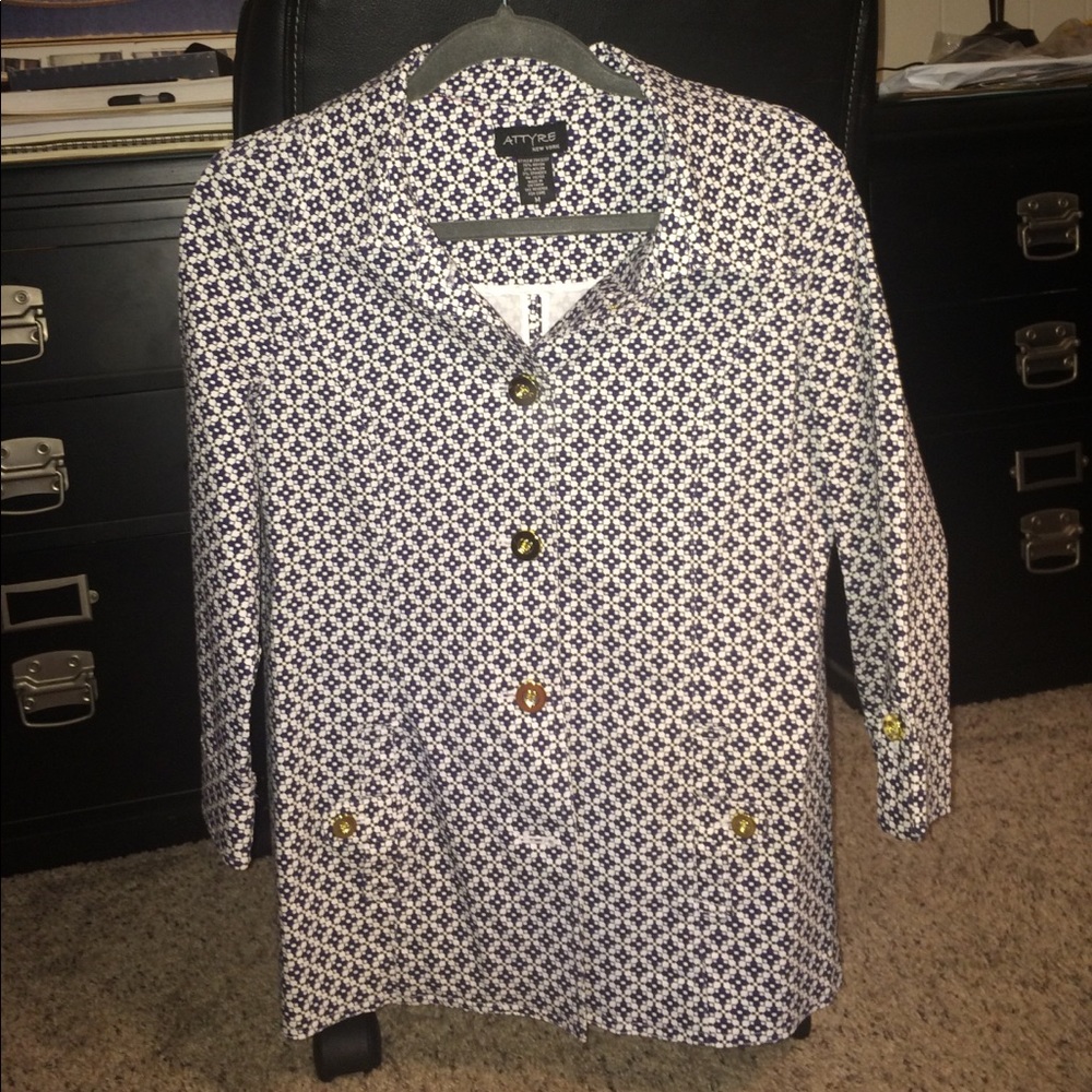 Attyre navy and white jacket