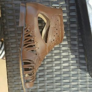 boutique 9 sandals - 5.5 - never worn