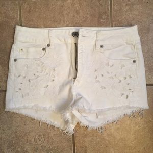 White high waisted American eagle shorts