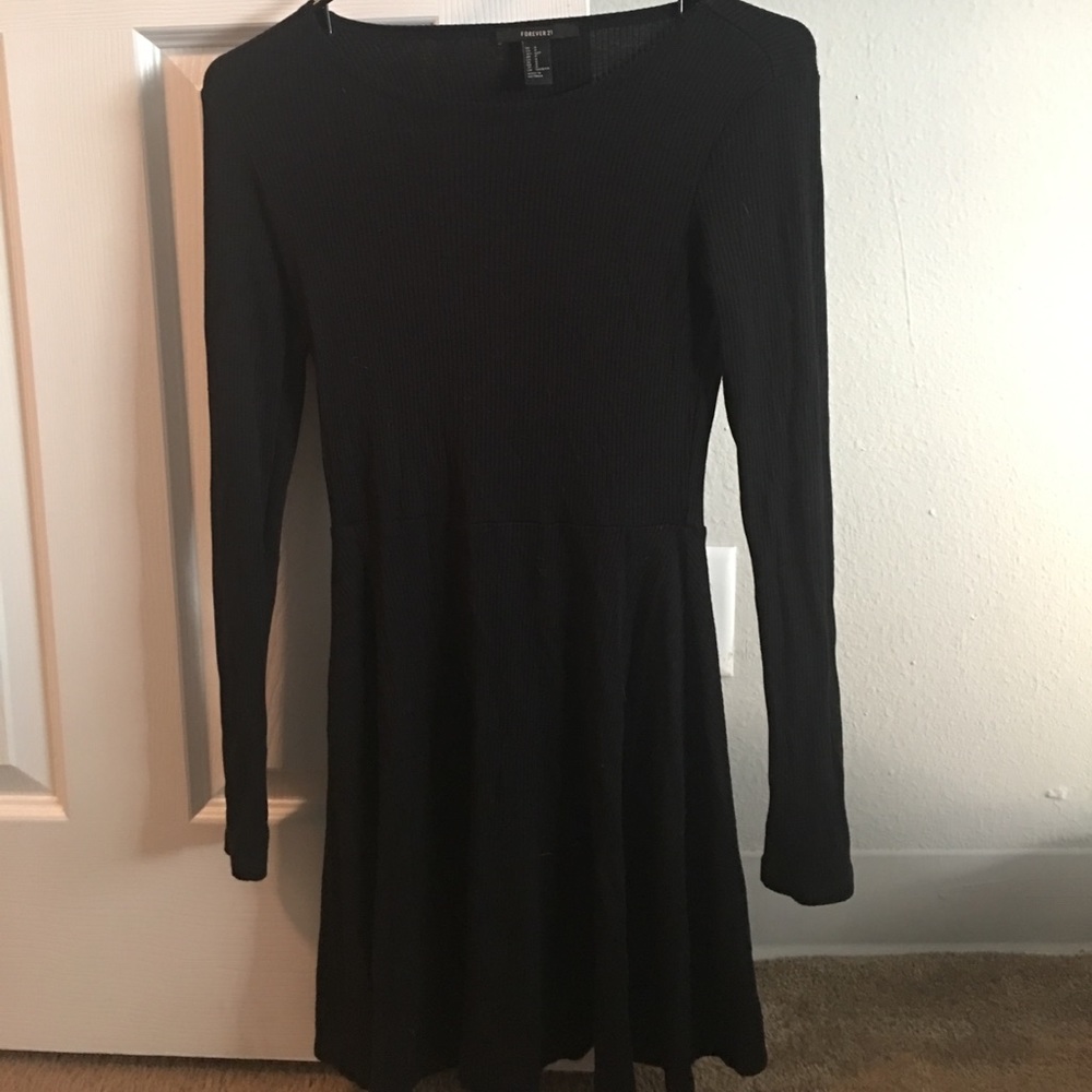SALE!! Forever21-Ribbed Skater Dress In Black. NWT