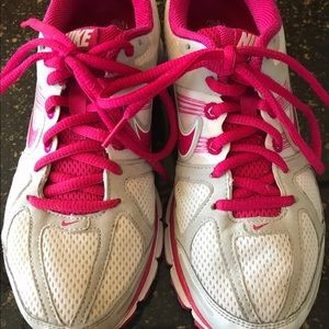 Nike size 7 pink and grey Pegasus 28 running shoes