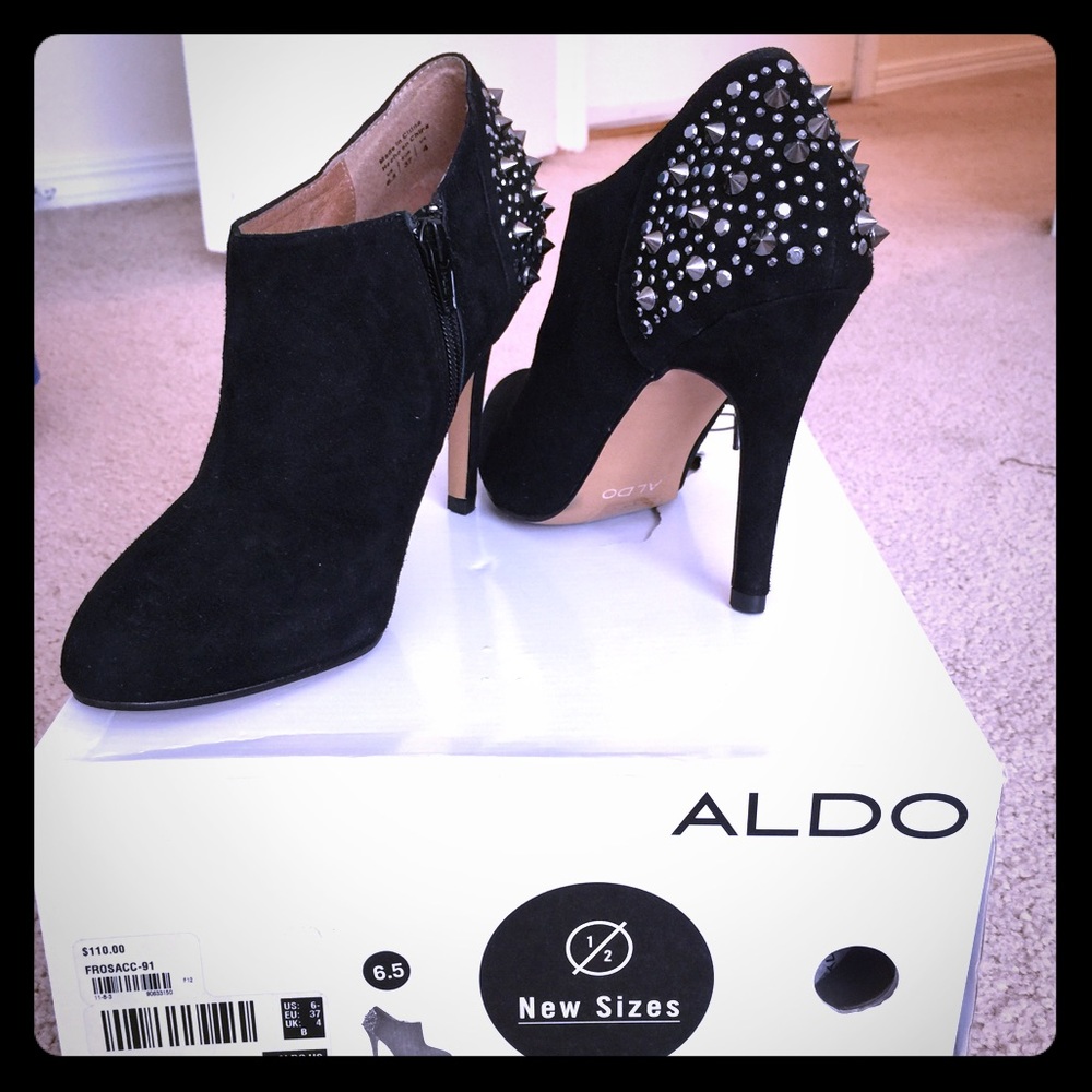 Aldo Frosacc in size 6&half. Comes with Aldo box.