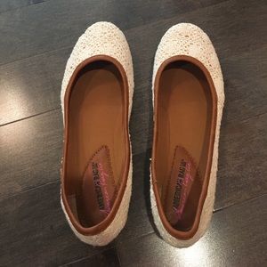 Ivory lace American Rag flats