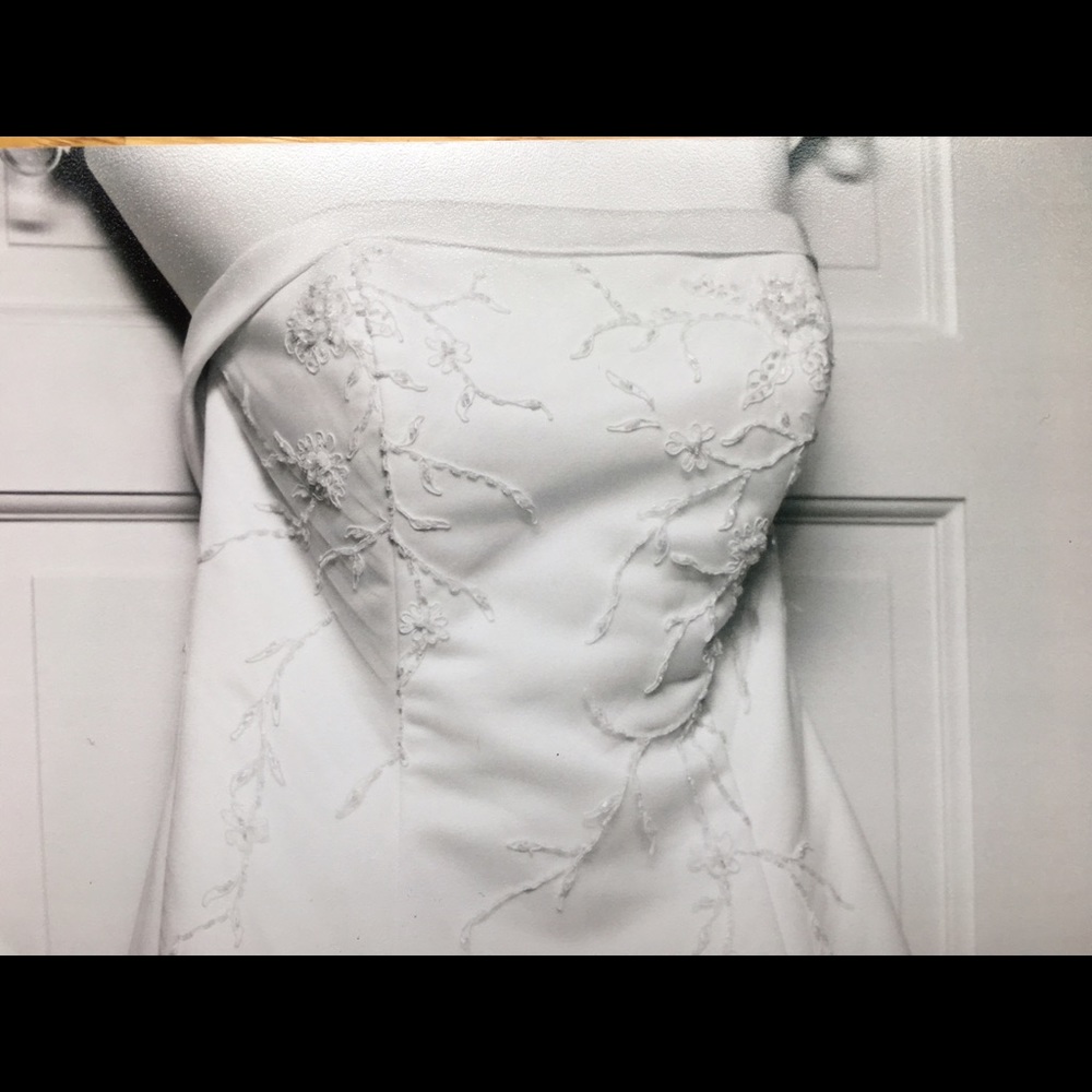 Monique Lhuiller Wedding Dress