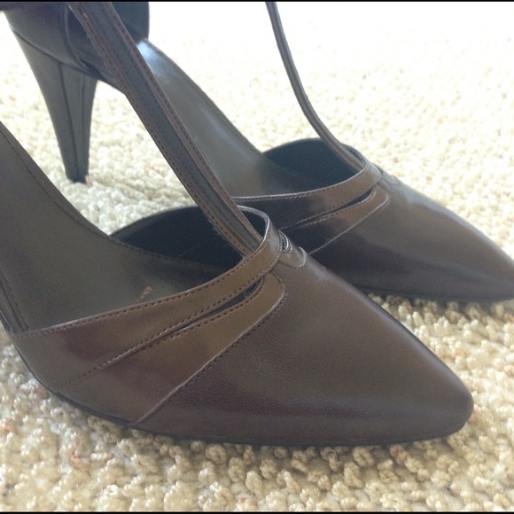 Bandolino t-strap heels - Picture 3 of 5