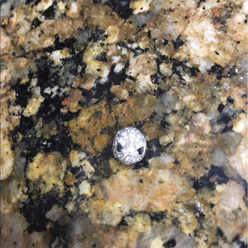 Pandora Diamond Charm •will reduce for🔽 shipping•