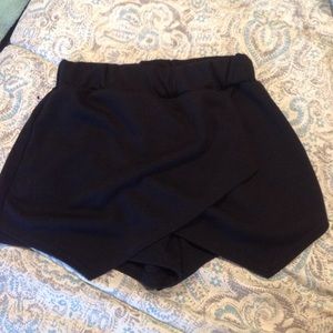 Black skort