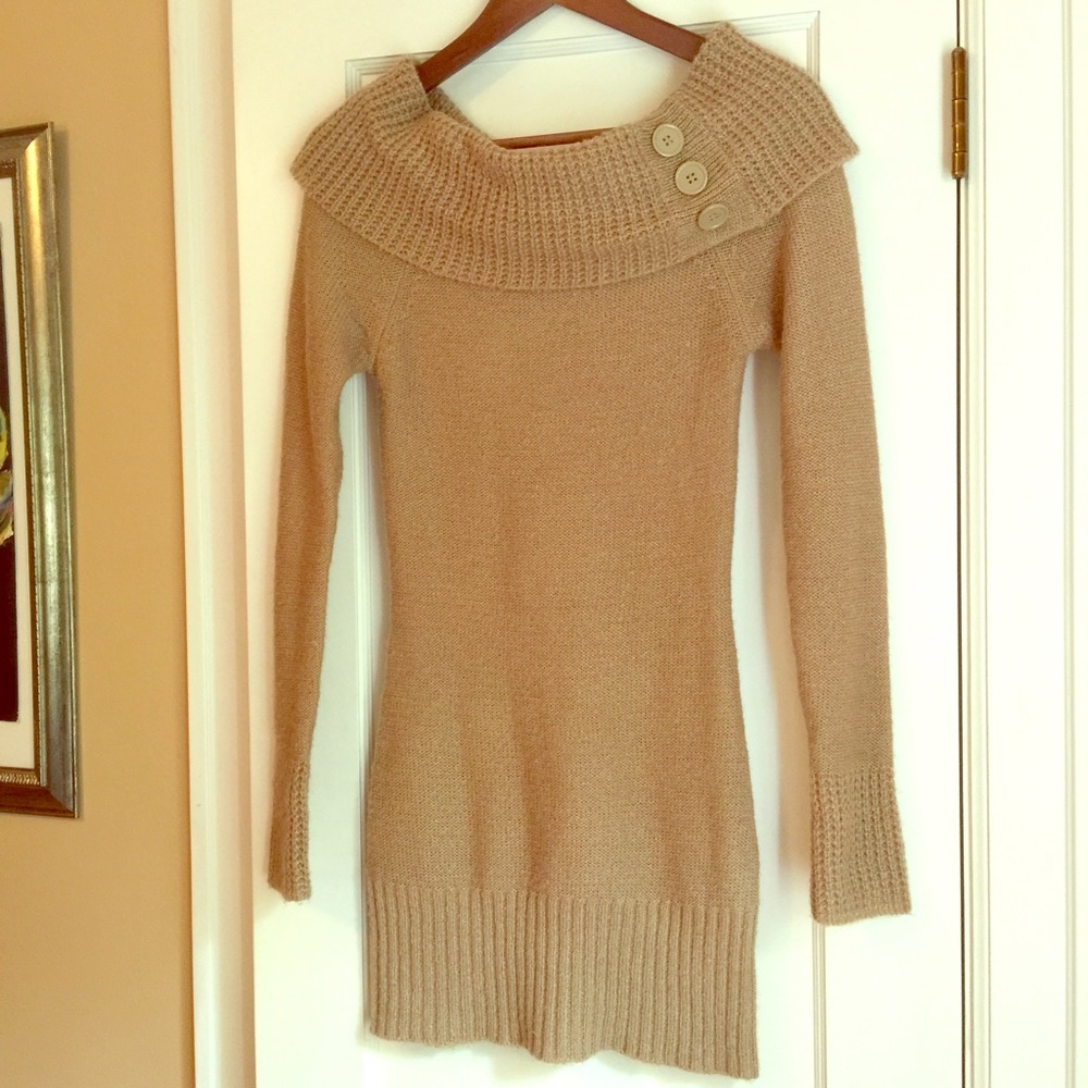Really cute sweater dress. Like new. No snags.
