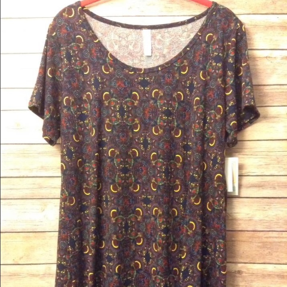 LuLaRoe Classic Tee Size L