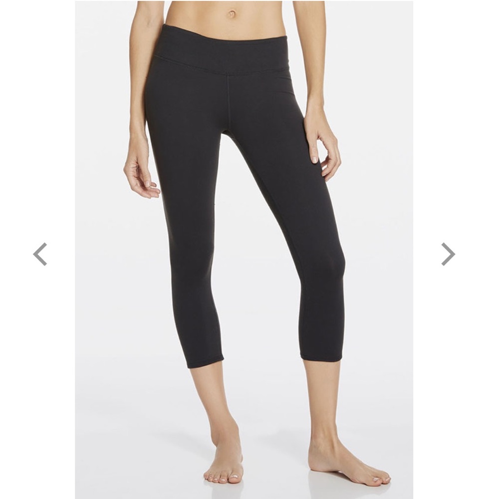 Fabletics Salar Capri pants. NWT.