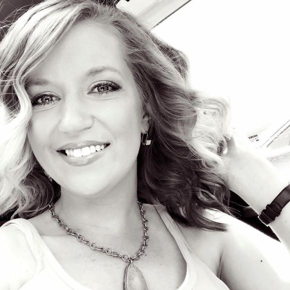 Meet your Posher, Whitney - Picture 1 of 1