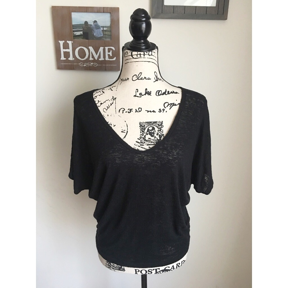 🔴 5 for $25 🔴 EUC Flowy V-Neck Top
