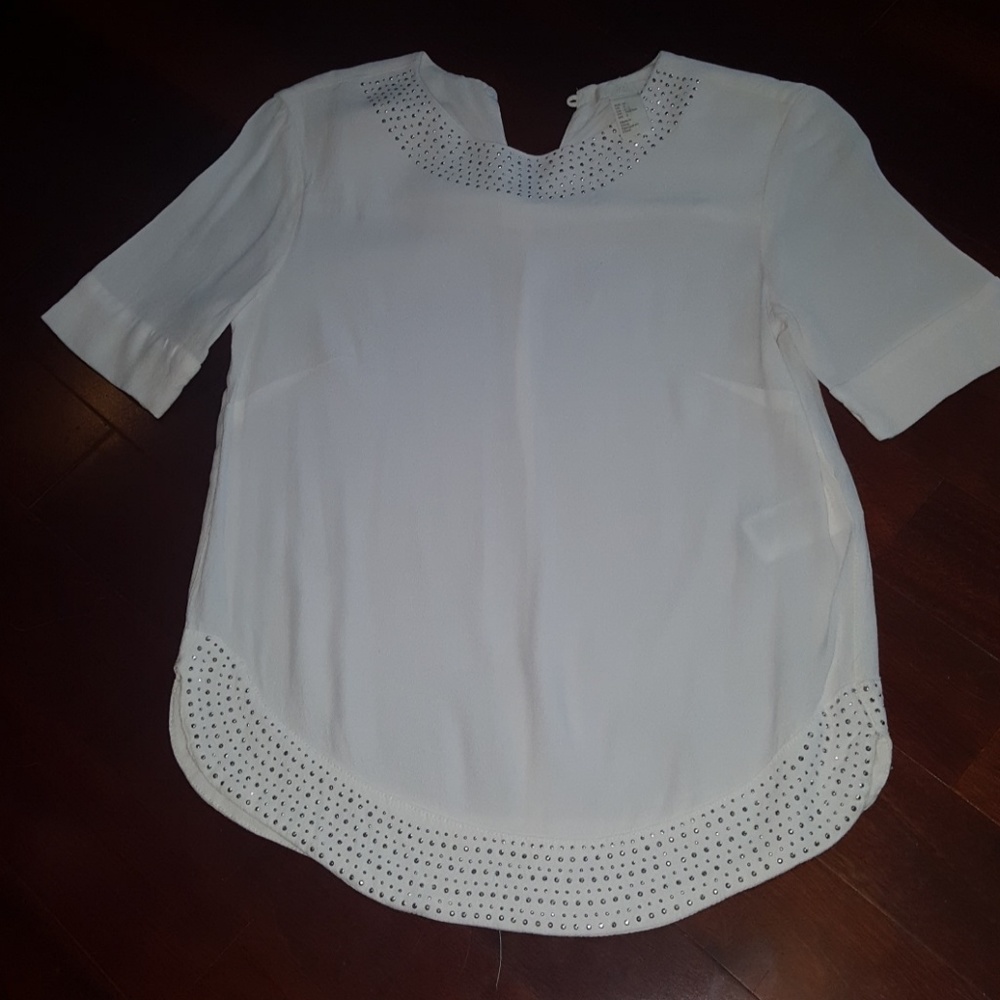 White short sleeve top