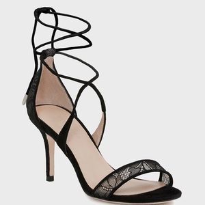 Pour la Victoire lace shade heels