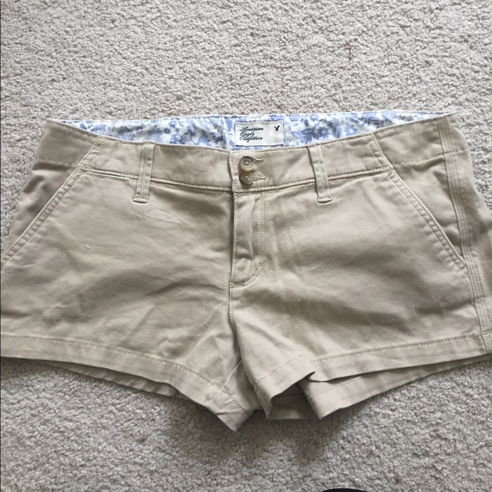 American Eagle khaki shorts size 6