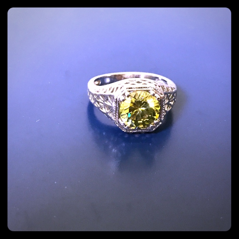 Costume Citron gem stone ring