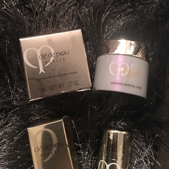 Cle de peau Skincare bundle - Picture 2 of 6