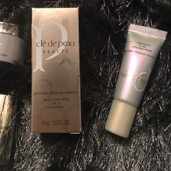 Cle de peau Skincare bundle - Picture 5 of 6