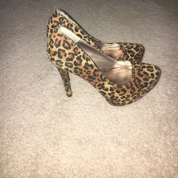 Heels - Picture 4 of 4