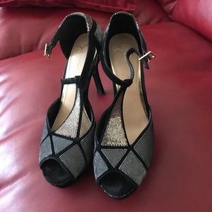 Jessica Simpson heel