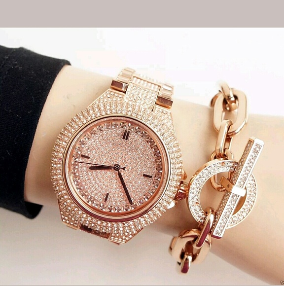 (1 LEFT IN STOCK)Authentic Michael Kors watch